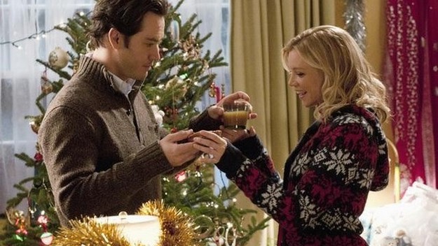 12 DATES OF CHRISTMAS - ABC Family delivers the gift of holiday cheer with the world premiere of the original movie, "12 Dates of Christmas," starring Amy Smart ("Just Friends," "The Butterfly Effect") and Mark-Paul Gosselaar ("Franklin & Bash," "NYPD Blue"). The romantic comedy follows a young woman who re-lives the same first date on Christmas Eve over and over again. Will she be able to put her past behind and finally get the romantic Christmas she longs for or will she ruin her chances of love for good? "12 Dates of Christmas" is set to make its world premiere on Sunday, December 11 (8:00-10:00 PM ET/PT), during ABC Family's 12th annual "25 Days of Christmas" programming event, which will feature over 200 hours of holiday-themed entertainment for the whole family from December 1- 25. (ABC FAMILY/CHRISTOS KALOHORIDIS) MARK-PAUL GOSSELAAR, AMY SMART