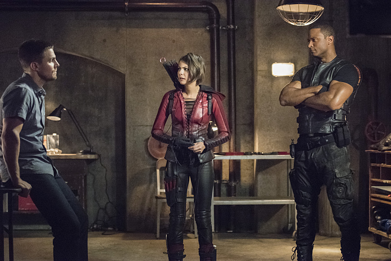 Arrow-season-4-episode-1-Oliver-Thea-Diggle