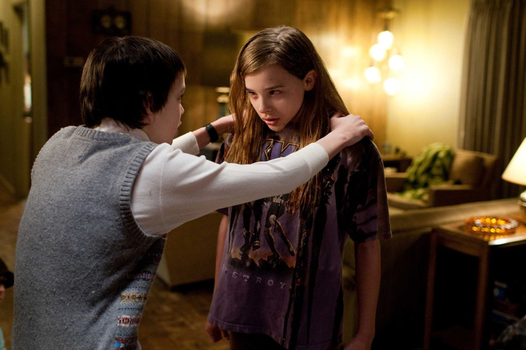 M223-df-01252r (Left to right.) Kodi Smit-McPhee and Chloë Grace Moretz stars in Overture Films' LET ME IN.
