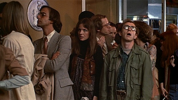 Woody Allen, Annie Hall (1977) filminde baş rol üstleniyor