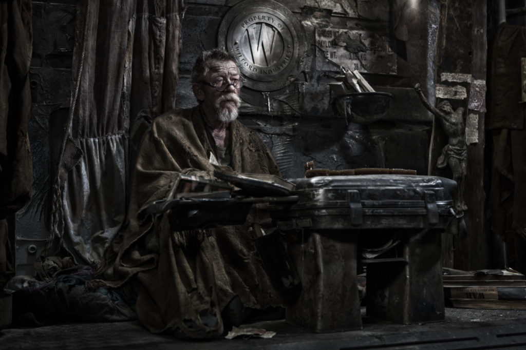 05 Snowpiercer John Hurt