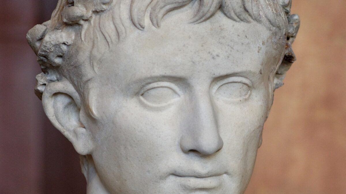 Augustus Prima Porta Louvre Ma1247