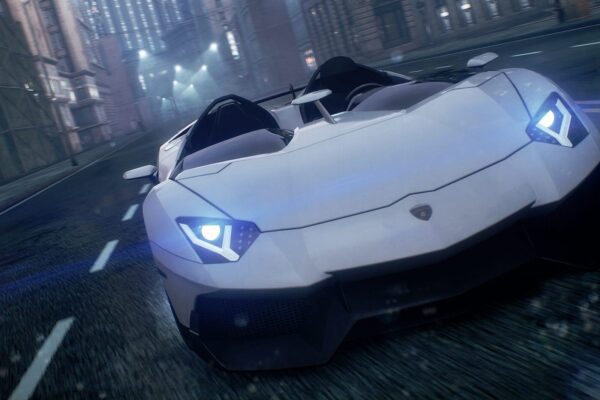 Need for Speed: Most Wanted'ta yağmurlu şehirde beyaz bir spor araba