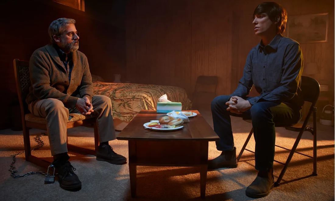 The Patient oyuncuları Steve Carell ve Domhnall Gleeson