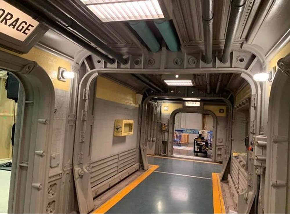 Amazon yapımı Fallout dizisinden bir Vault iç mekanı