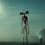 Sanatçı Trevor Henderson tarafından üretilen Sirenhead creepypasta karakteri.