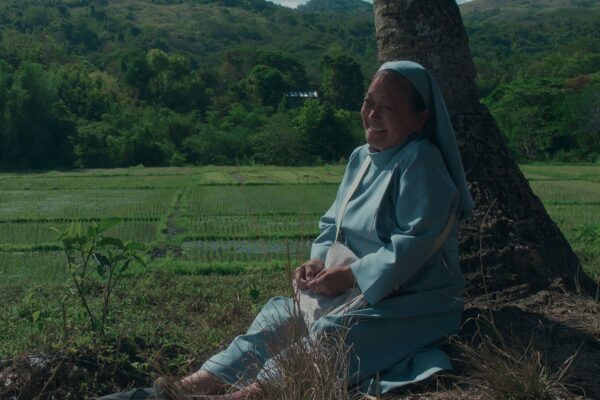 First Light filminden bir kare