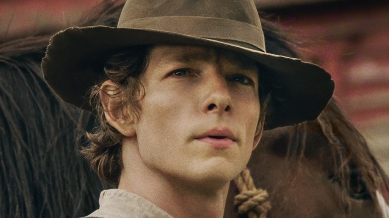 Cennetin Doğusu, Charles Trask rolünde Mike Faist