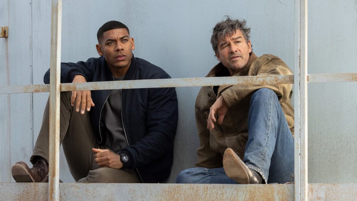 Lanterns dizisinde John Stewart rolünde Aaron Pierre ve Hal Jordan rolünde Kyle Chandler