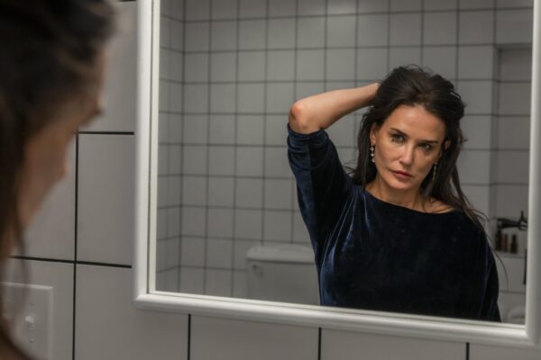 The Substance filminden bir kare
